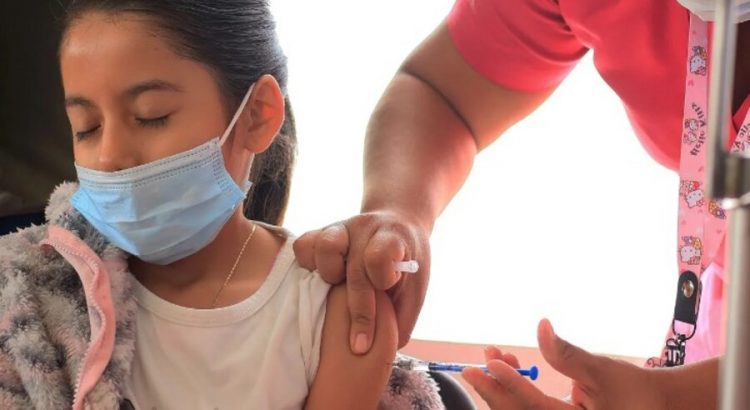 Primera dosis a niños 10 y 11 años en Naucalpan
