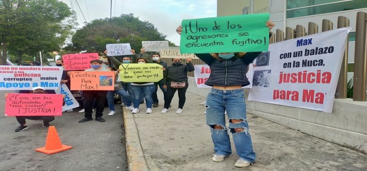 Familiares de jóvenes agredidos por policías exigen justicia en Naucalpan