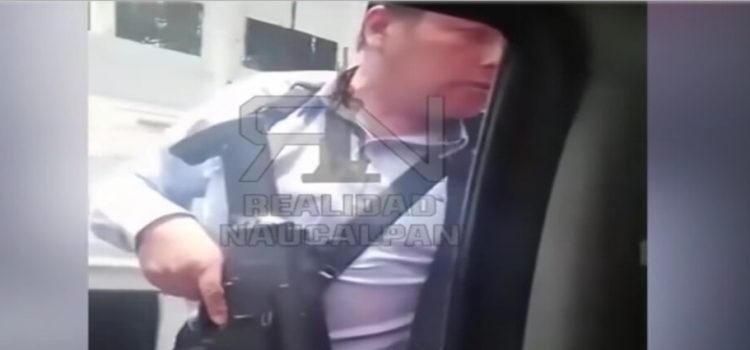 Presuntos policías amenazan a chófer y su familia en Naucalpan