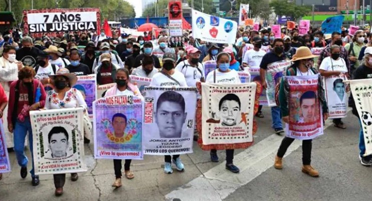 Giran 16 órdenes de aprehensión contra militares por caso Ayotzinapa