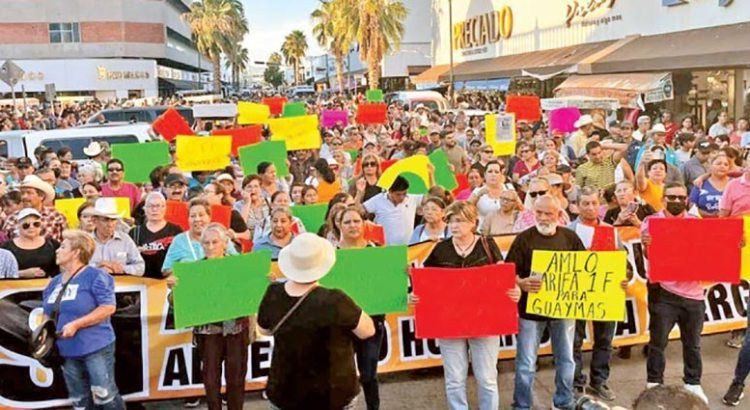 Marcharon miles de familias sonorenses contra cobros de la CFE