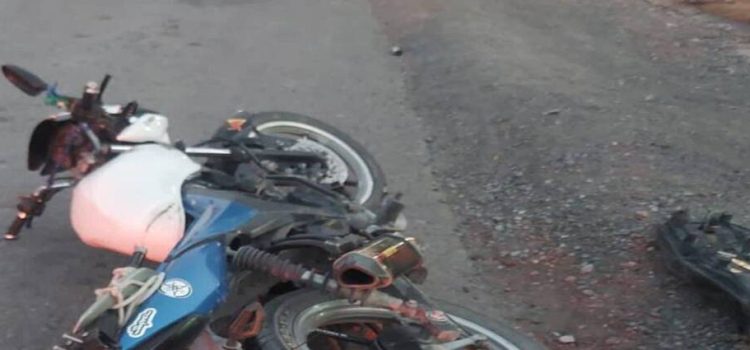 Motociclista sobrevive a derrape en Naucalpan; lo dieron por muerto