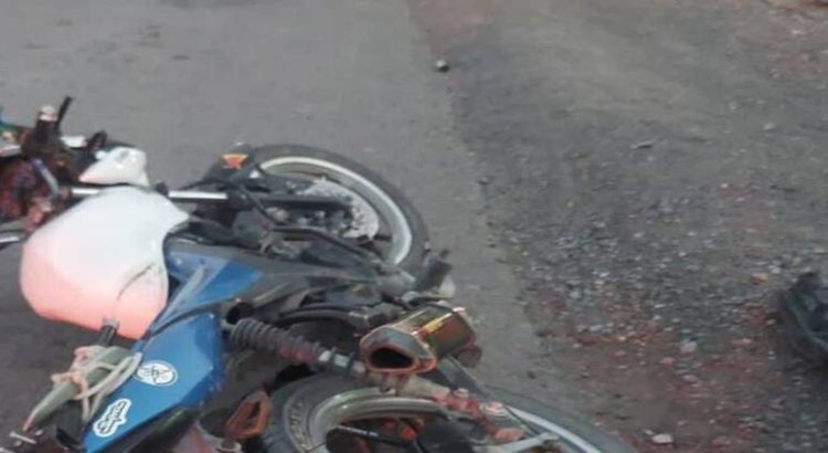 Motociclista sobrevive a derrape en Naucalpan; lo dieron por muerto