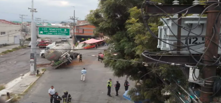 Desalojan a 2,000 personas por riesgo de explosión en Naucalpan