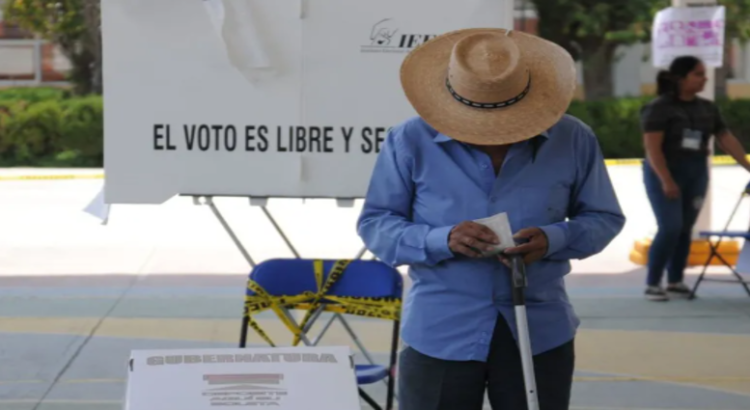 Supervisores y capacitadores electorales rinden protesta rumbo a comicios en Edomex