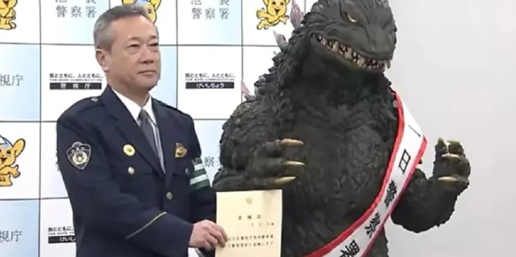 Nombran a Godzilla “Jefe de la policía por un día”