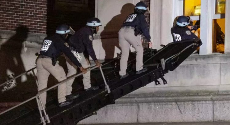 Tensión en campus: desalojo policial en Universidad de Columbia