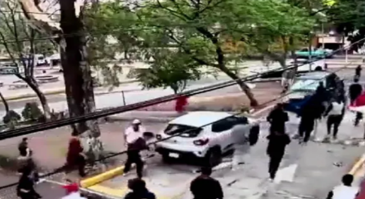Muere una persona tras enfrentamiento afuera de CCH Naucalpan