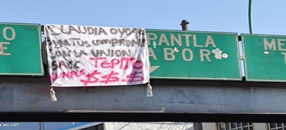 Aparece mensaje de grupo criminal en puente de Naucalpan; exige pago a tesorera municipal