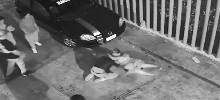 Sujetos agreden a mujer en Naucalpan