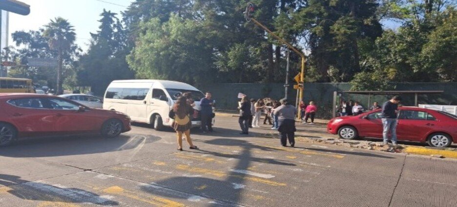 Habitantes de Naucalpan bloquean avenidas en demanda de agua