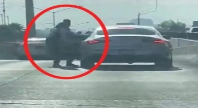 Captan asalto a automovilista a la altura de Gran Terraza, Naucalpan Captan asalto a automovilista a la altura de Gran Terraza, Naucalpan