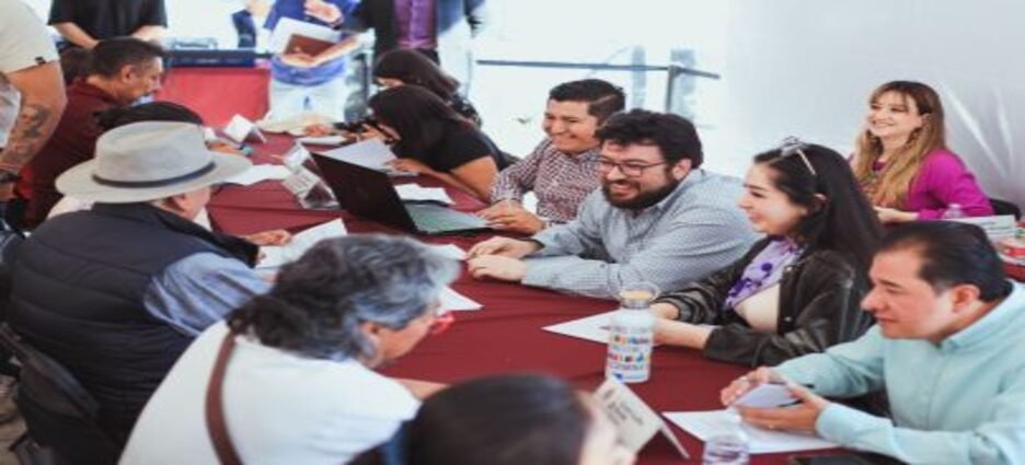 Alcalde Isaac Montoya se reúne con empresarios de Naucalpan