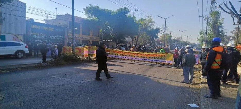 Habitantes de Azcapotzalco y Naucalpan protestan por obras de macrolibramiento