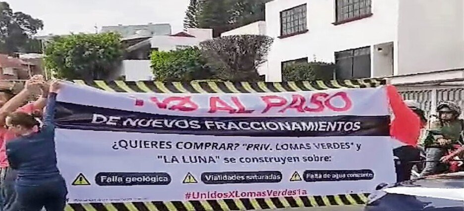 Habitantes impiden el paso de camiones de carga en Naucalpan