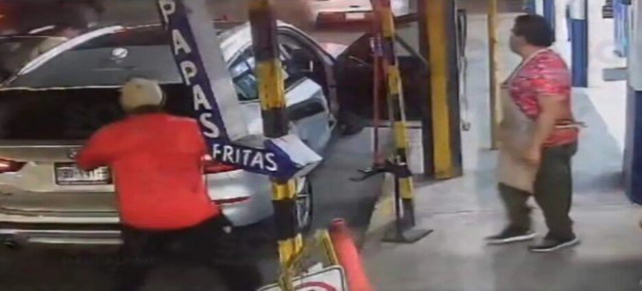 Sujetos roban camioneta con lujo de violencia en Echegaray, Naucalpan