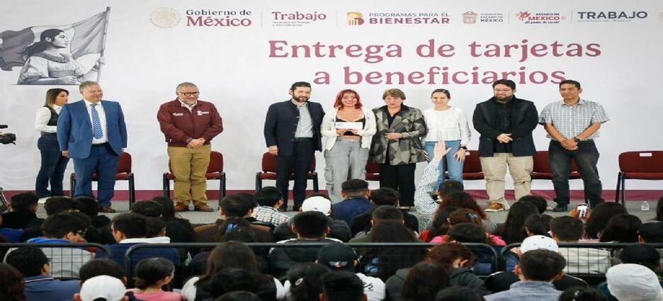Gobernadora Delfina Gómez acompañada de Isaac Montoya visitan Naucalpan