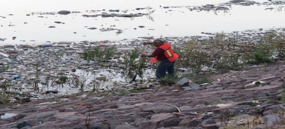 Retirarán gigantesco tapón de basura de la presa Los Cuartos en Naucalpan
