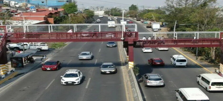 Colocaran protecciones antisuicidios y cámaras en puentes peatonales de Naucalpan
