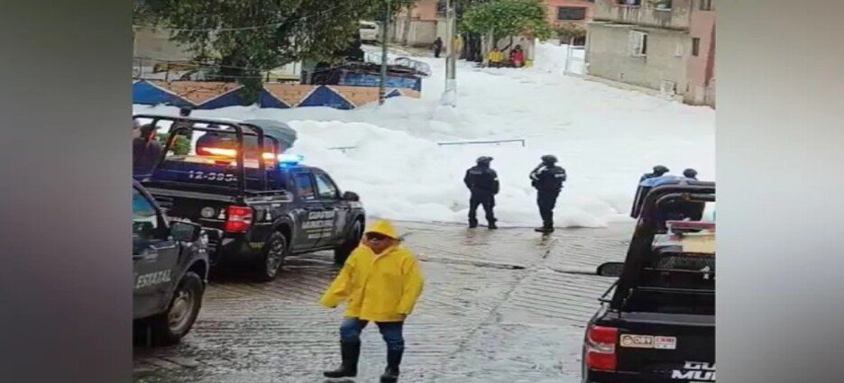 Espuma en calles se debe a aguas residuales no tratadas de Naucalpan