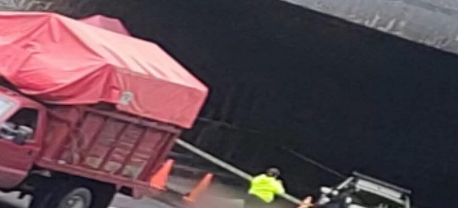 Mujer pierde la vida tras caer desde puente vehicular en Naucalpan