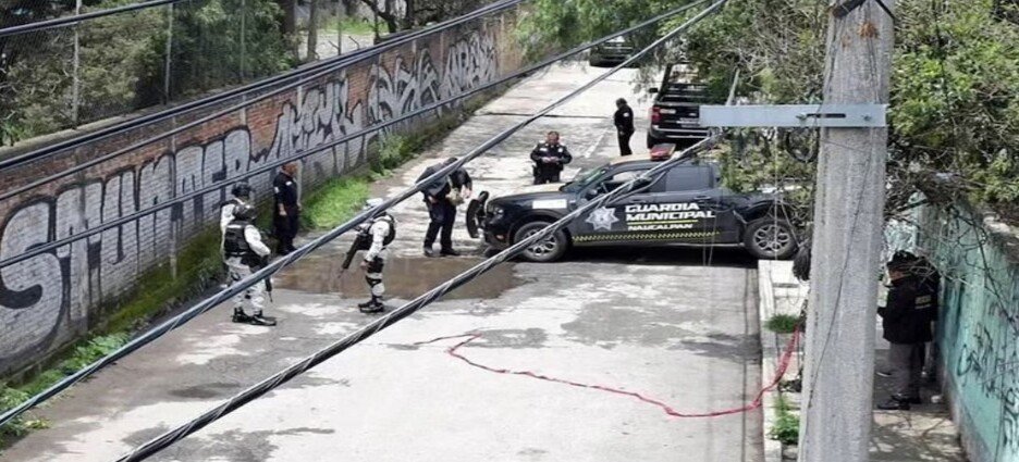 Exmilitar fue asaltado por sujetos en motocicleta, cuando huían le disparó y mató a uno en Naucalpan