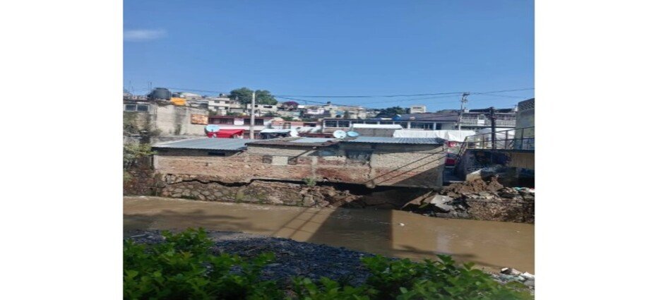 Inician demolición de vivienda en riesgo de colapso en Naucalpan