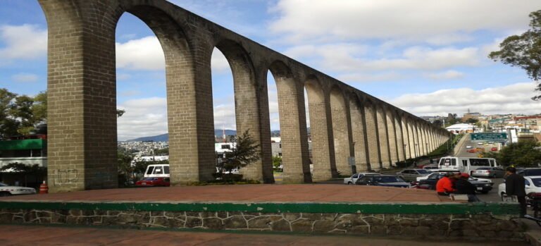 Acueducto de los Remedios estrena iluminación en Naucalpan