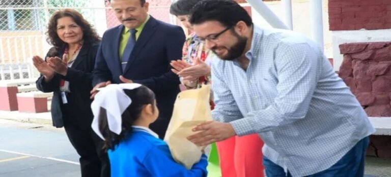 "La educación es un derecho, no un privilegio": Alcalde de Naucalpan