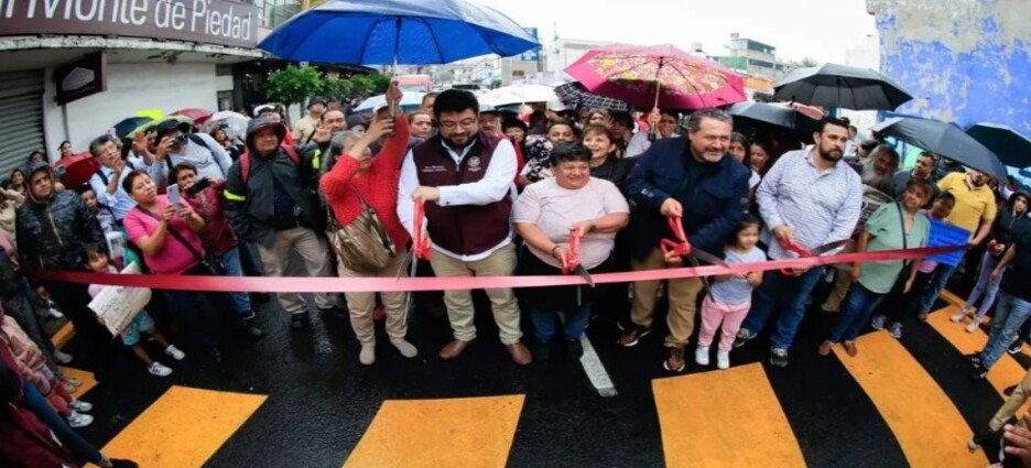 Rehabilitan calle Abasolo con pavimento asfáltico en Naucalpan