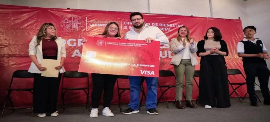 Entregan apoyos económicos con programa a jóvenes de Naucalpan