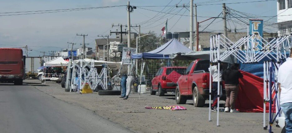 Ambulantes serán retirados de la carretera Toluca-Naucalpan