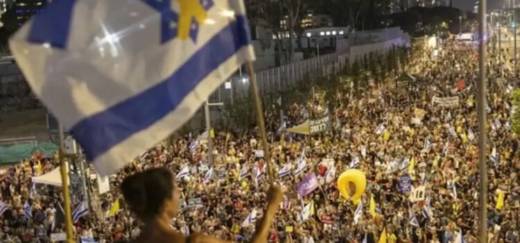 Marchan miles en Tel Aviv para exigir fin a la guerra en Gaza