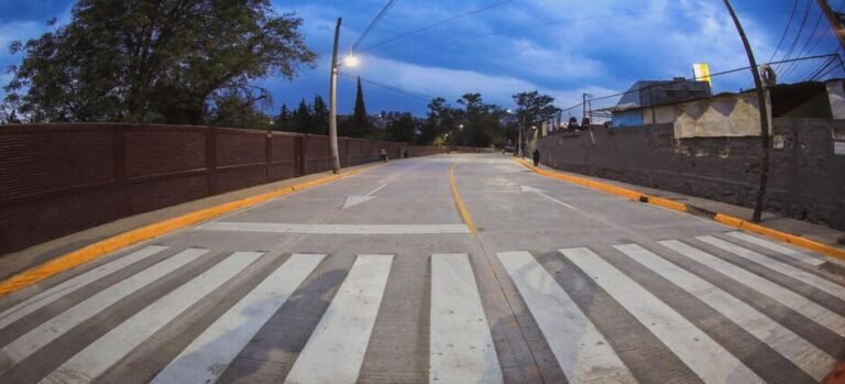Realizan mejoras viales y alumbrado en avenida Minas Palacio de Naucalpan