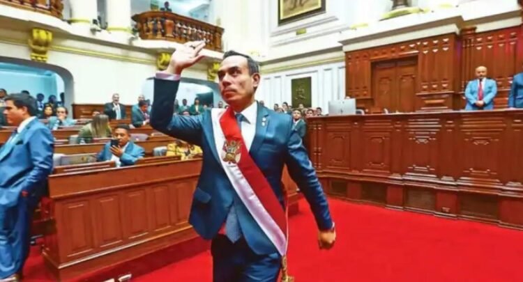 Entre protestas y señalamientos, José Jerí asumió la presidencia de Perú Entre protestas y señalamientos, José Jerí asumió la presidencia de Perú