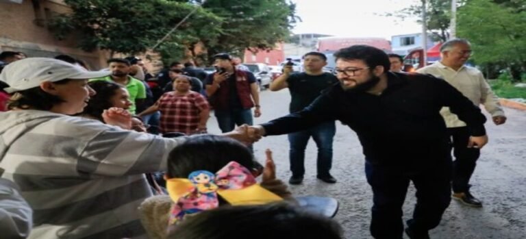 Alcalde supervisa rehabilitación del “Puente del INE” en San Rafael Chamapa, Naucalpan