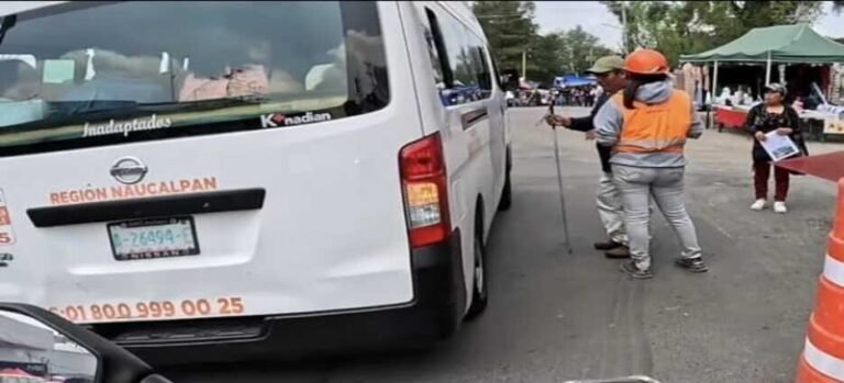 Exhiben a chofer de combi por discriminar a persona con discapacidad visual en Naucalpan