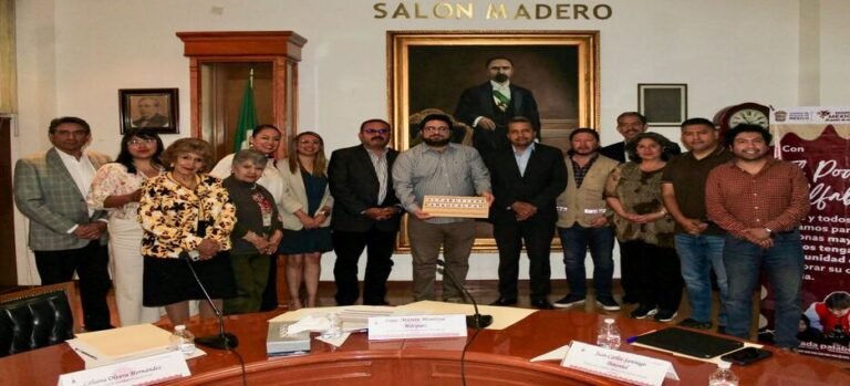 Gobierno se compromete a erradicar analfabetismo en Naucalpan