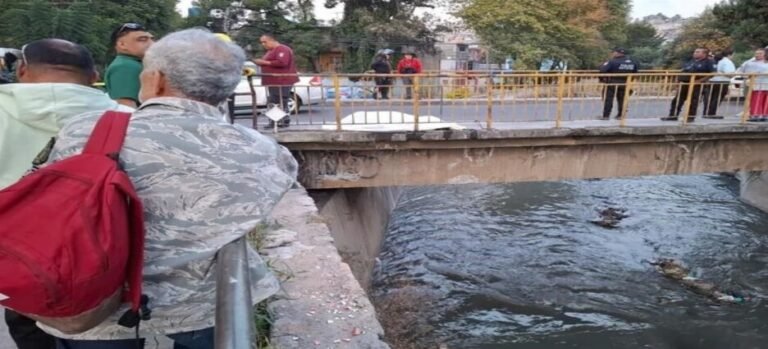 Hombre pierde la vida tras caer a un canal en Naucalpan