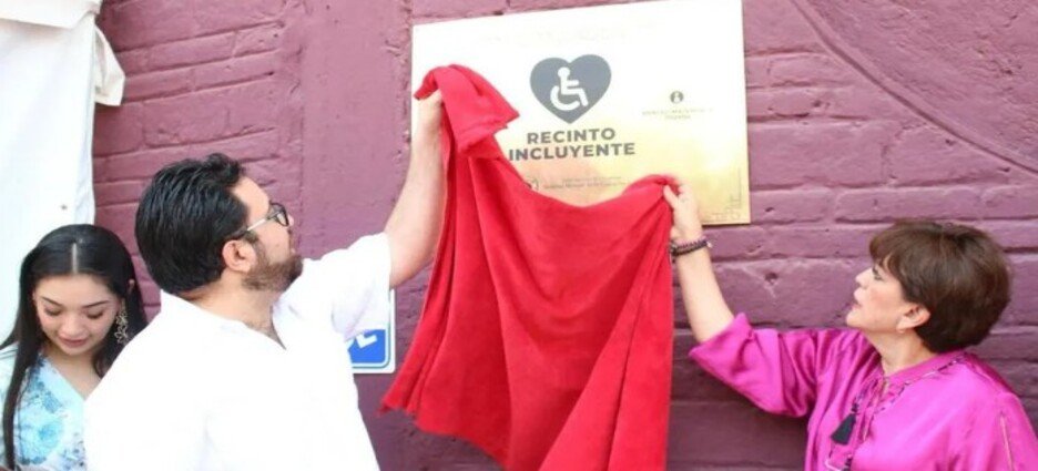 Develan placa de “Recinto Incluyente” en Lienzo Charro de Naucalpan