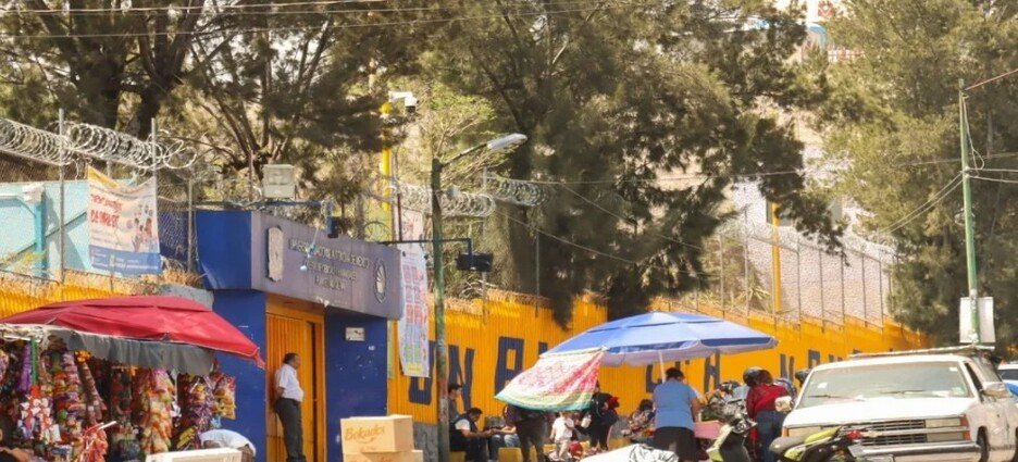 Revisan mochilas tras supuesta amenaza de atentado en CCH Naucalpan