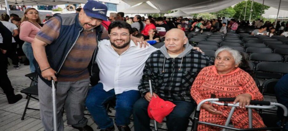 Entregan más de 1,000 lentes gratuitos en Naucalpan