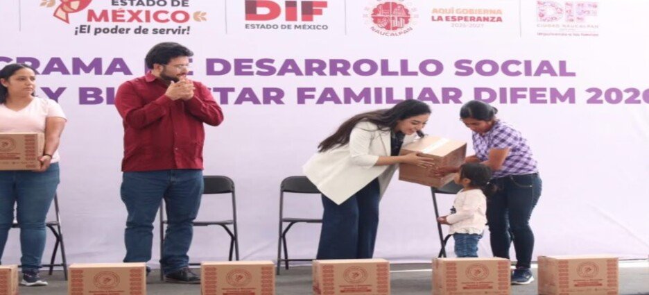 Entregan paquetes alimentarios a familias de Naucalpan