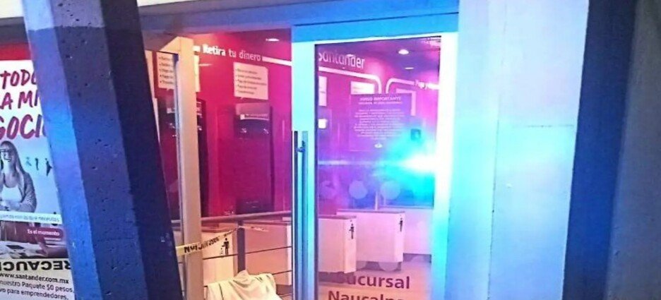 Hombre en condición de calle pierde la vida dentro de cajero automático en Naucalpan